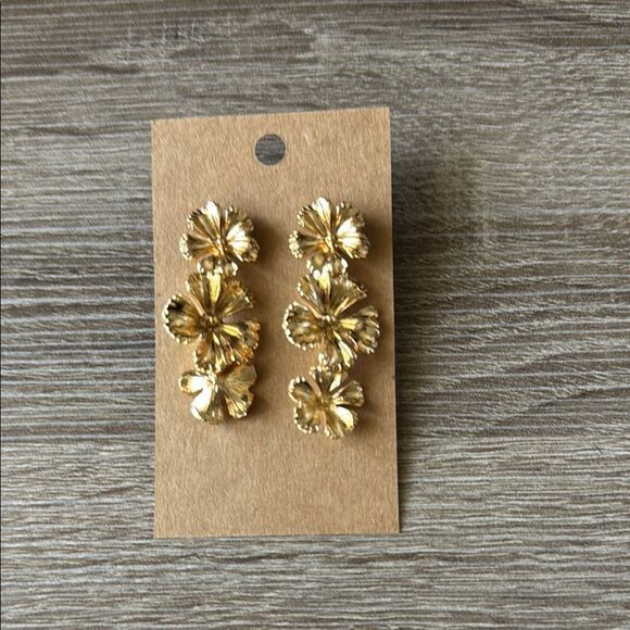 Gold Floral Earrings A1306 - Picture 4 of 4